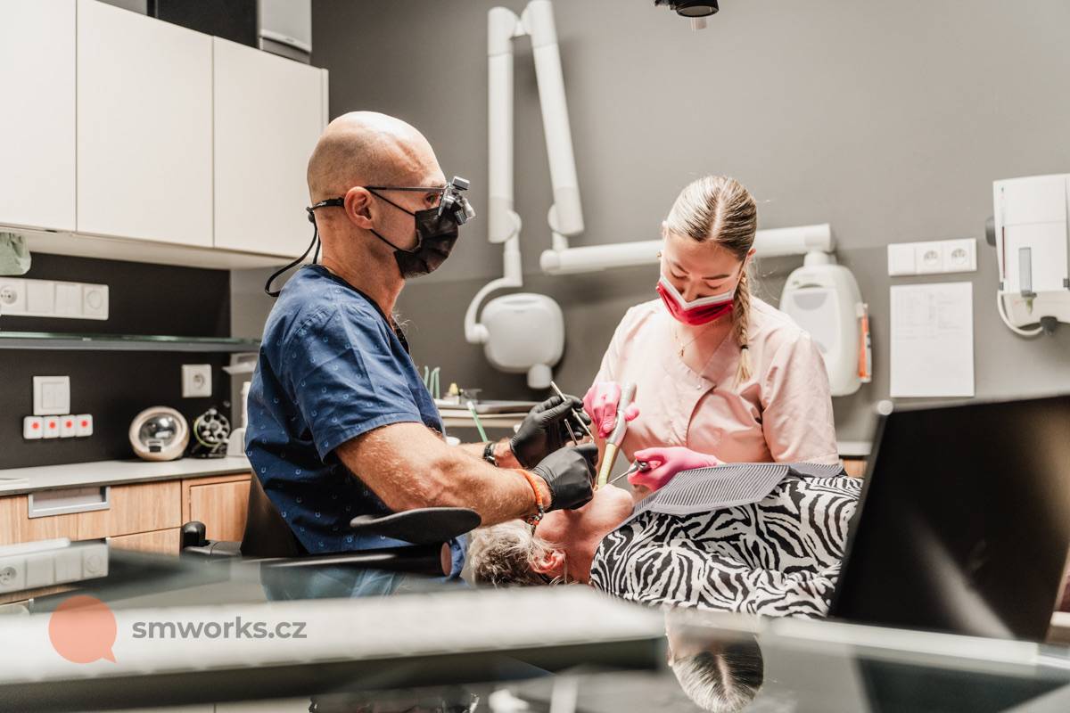 Problémy se zubními implantáty? V Kittler Dent Liberec řešíme i to, co jiní nevidí